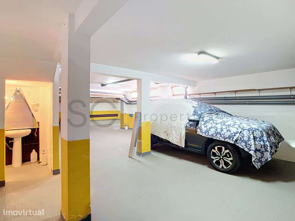 Moradia Independente de 4 Pisos com Garagem no Montijo-38