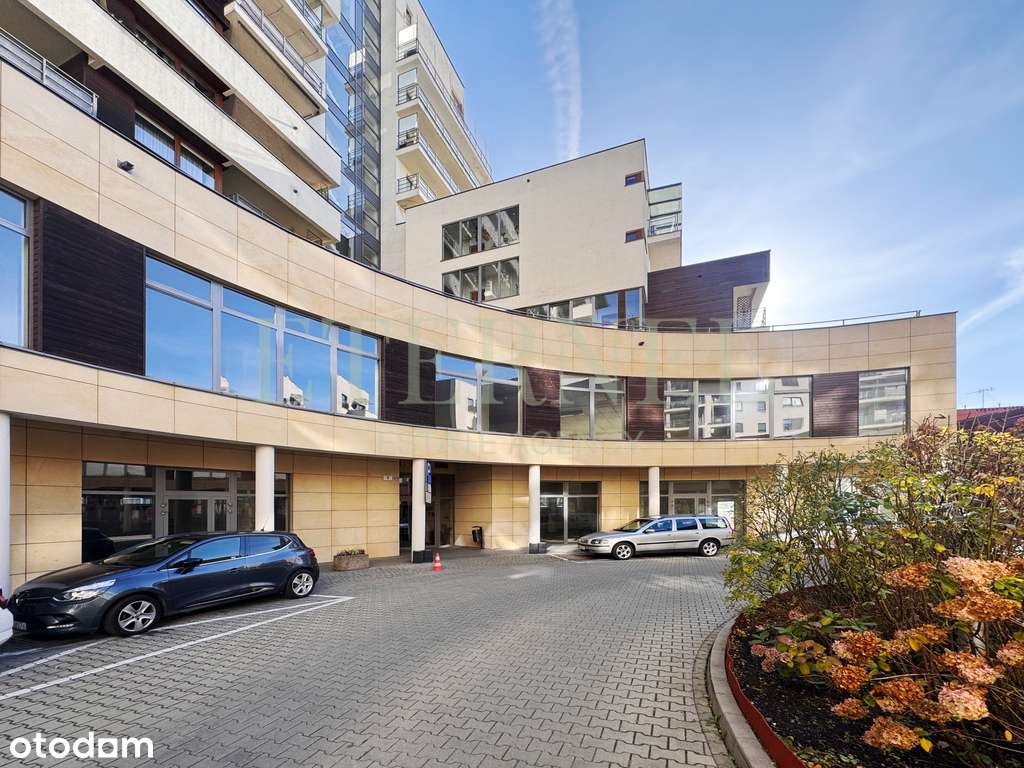 Inwestycyjny lokal z pozwoleniem na mieszkania-1