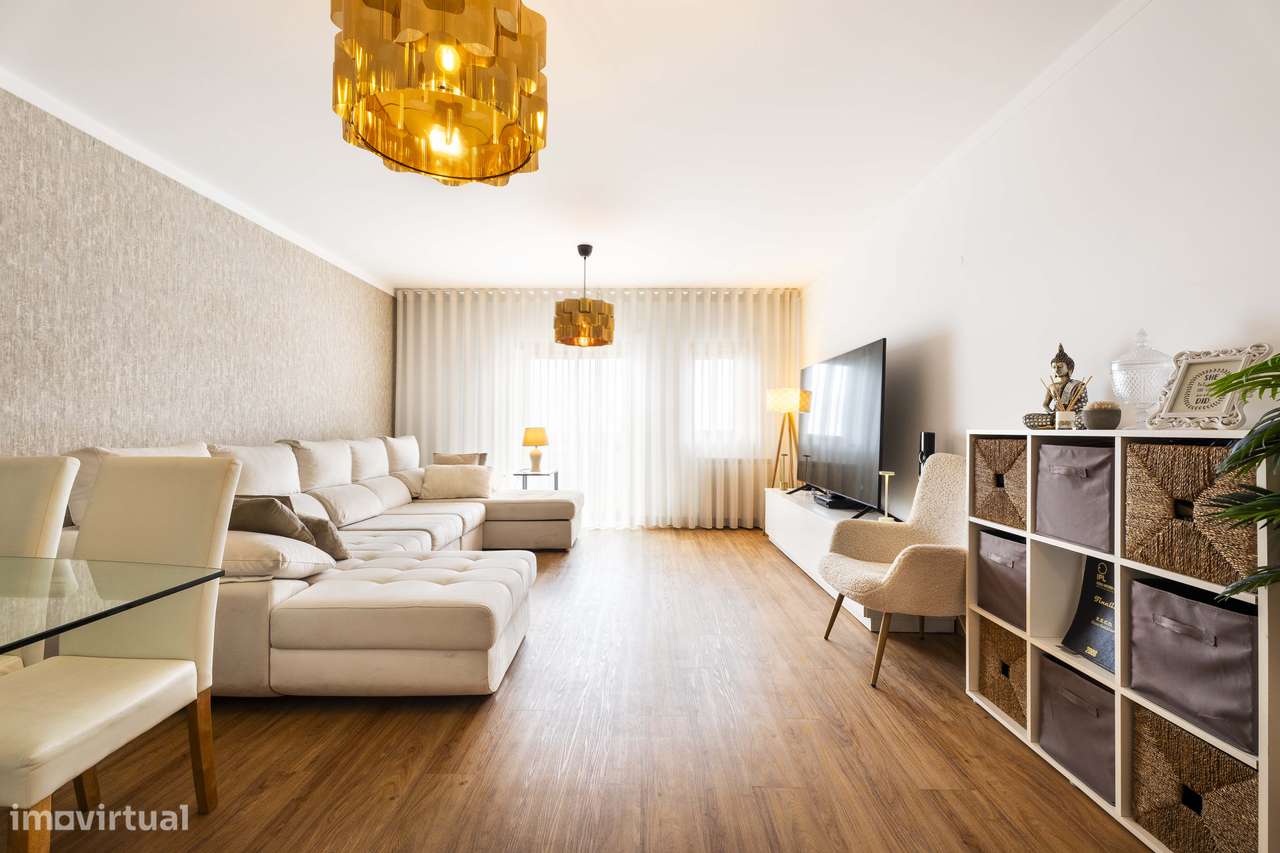 Apartamento T3, com vista castelo, na Urb. Vale do Mocho, em Leiria-0