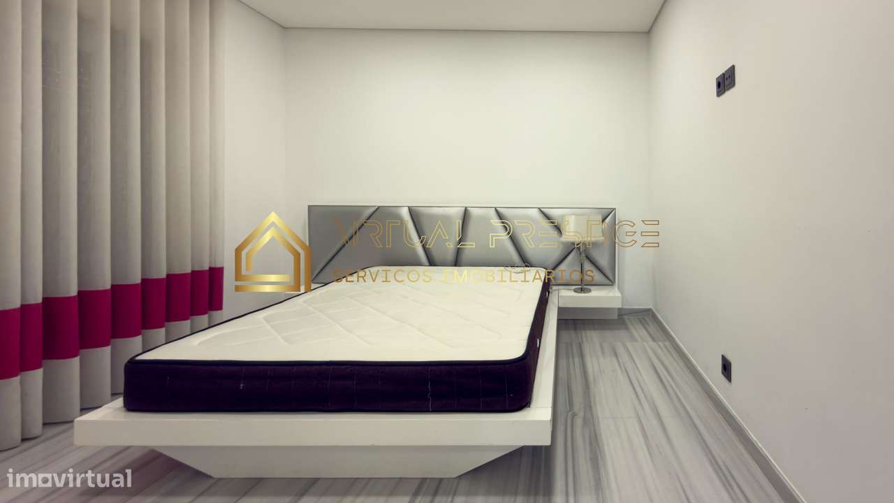 Moradia T4 Remodelada com Piscina em Belverde-17