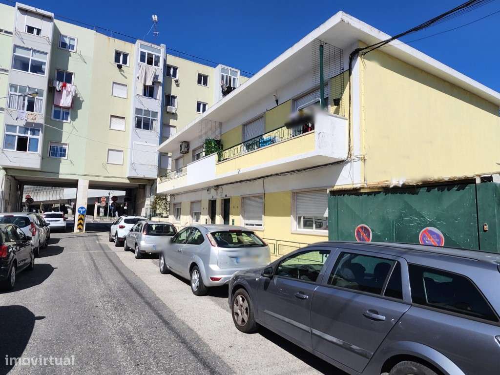 Venda de Prédio - Junto ao Metro de Odivelas - Grande imagem: 2/8