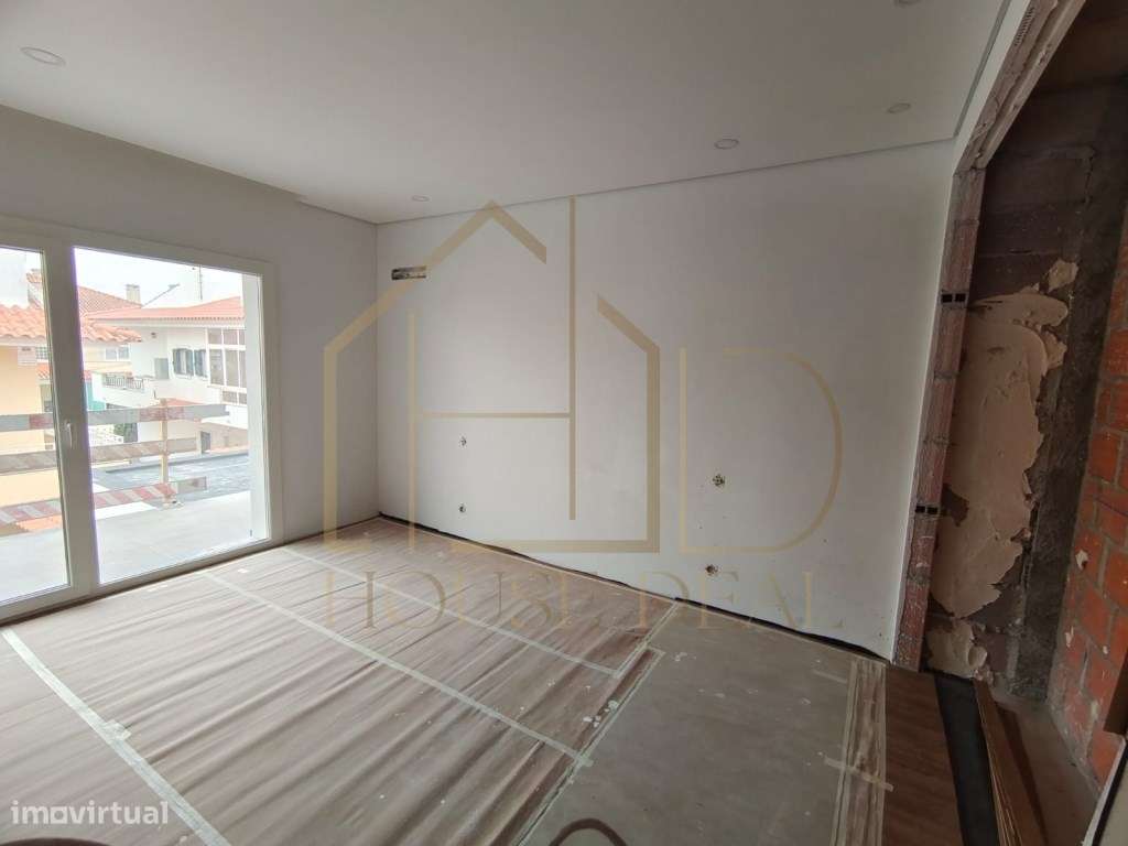 GRANDIOSA Moradia T3+1 com espaço para piscina. Fernão Ferro-19