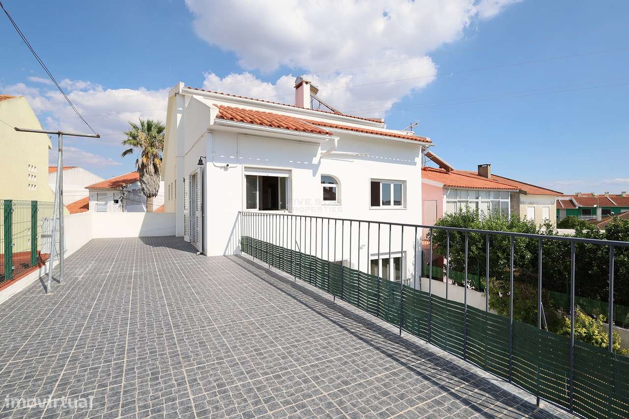 Moradia com duas fracções – Rentabilidade Imediata – Porto Salvo – Oei-37