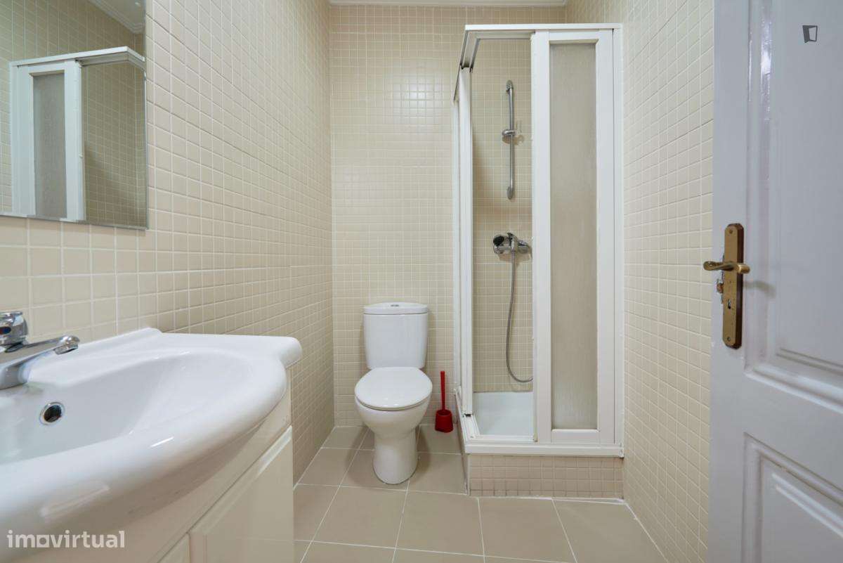 Quarto - localizado em Penha Lisbon - Grande imagem: 3/37