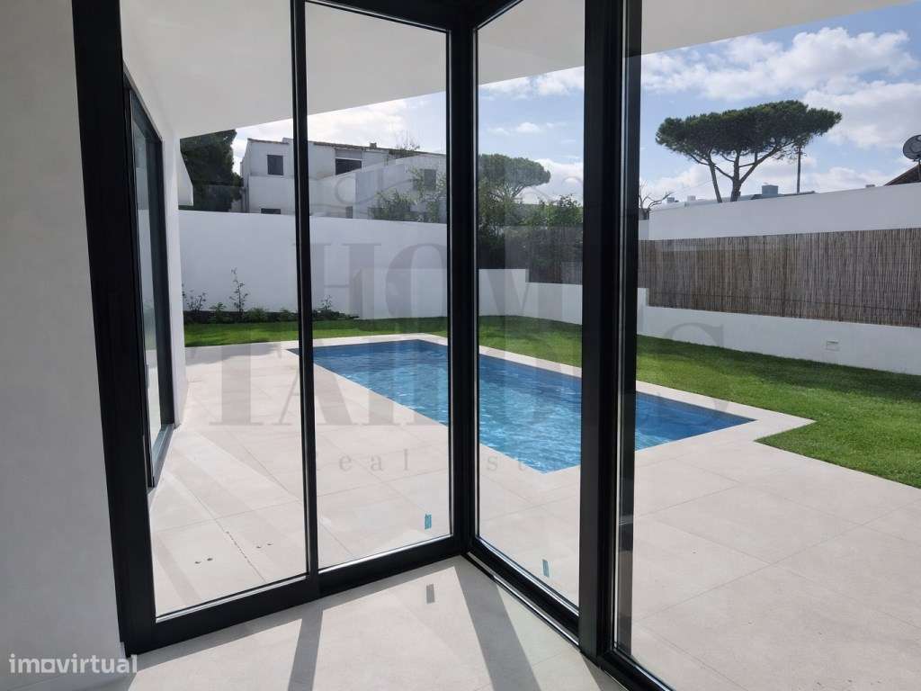 Moradia de Luxo em Sesimbra com Design Exclusivo e Vistas Incompará... - Grande imagem: 5/32