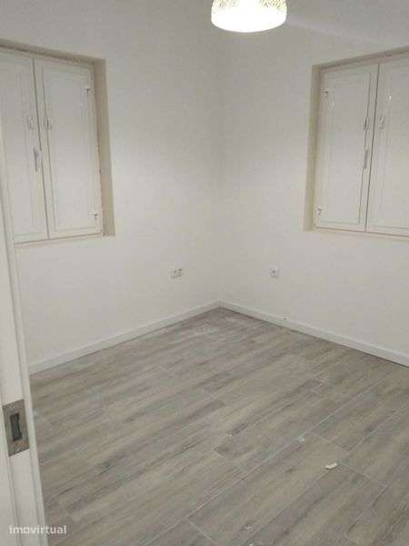 Arrenda-se T2 Renovado no Centro de Palmela – Oportunidade Única! - Grande imagem: 4/6