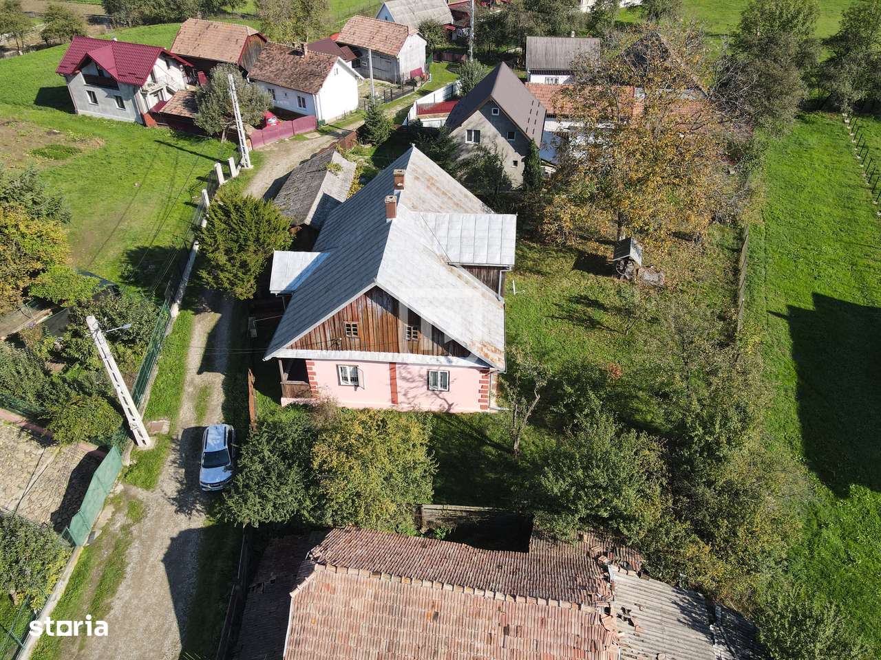 Casa traditional bucovineana la poalele muntilor Bucovinei - Imagine principală: 5/12