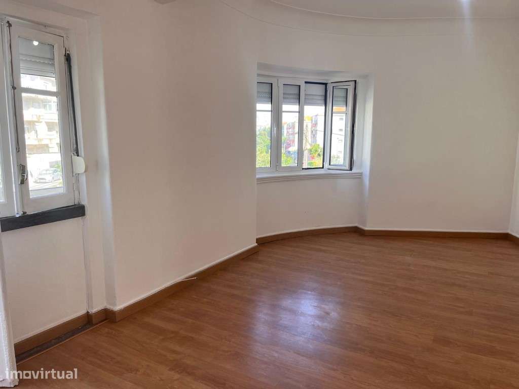Apartamento T4, nas Mercês, Rio de Mouro-6