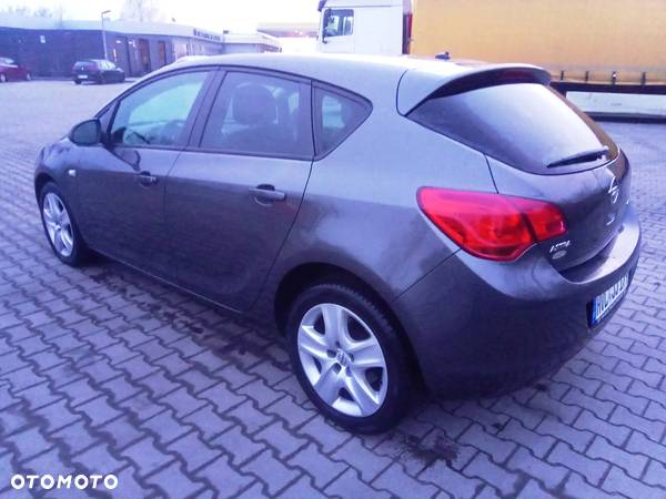 Opel Astra IV 1.7 CDTI Cosmo - 18