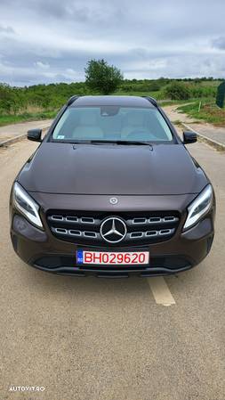 Mercedes-Benz GLA 220 d 4Matic 7G-DCT Style - 3