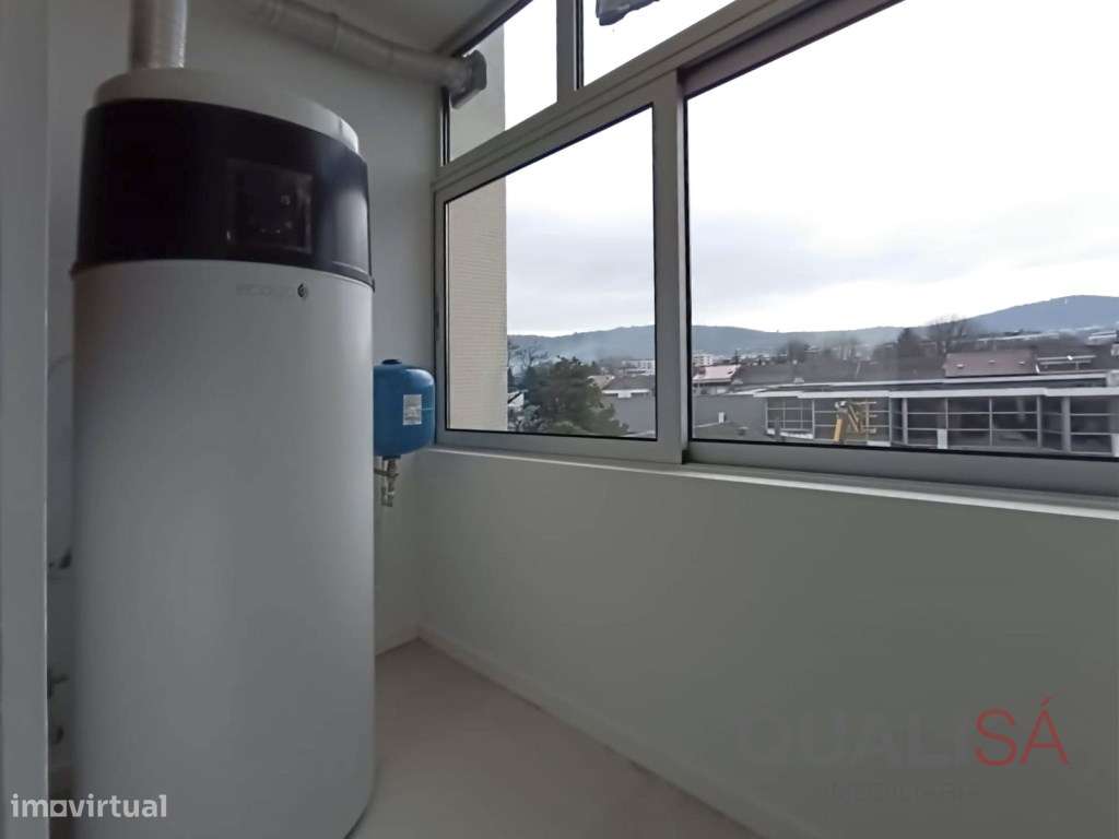 Apartamento T3 completamente remodelado, com varandas e localização... - Grande imagem: 4/34