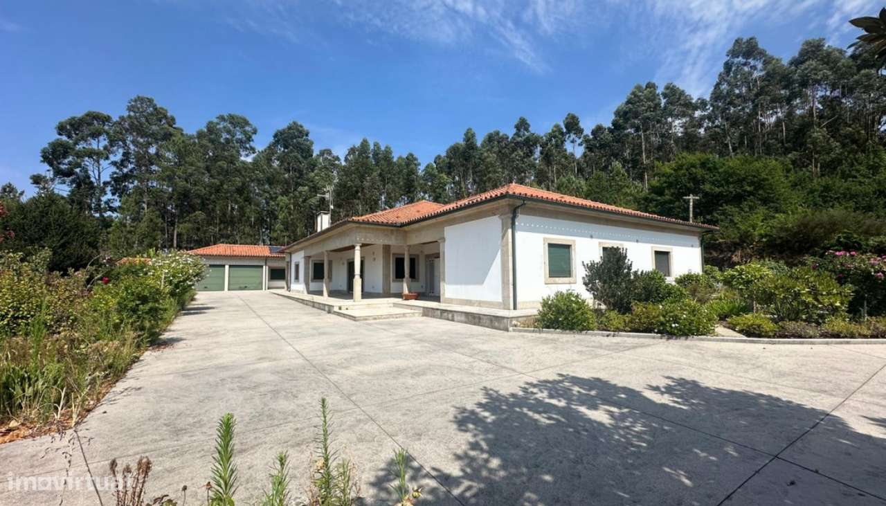 Venda de moradia V4+1, São Martinho de Coura, Paredes de Coura-14