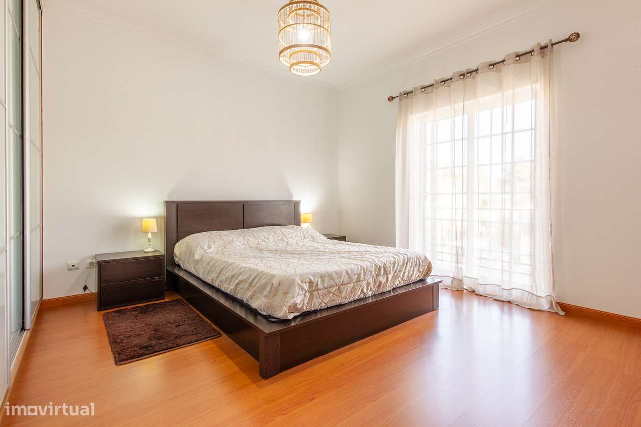 Quinta do Conde – Moradia Geminada de 4 assoalhadas c/ garagem-11