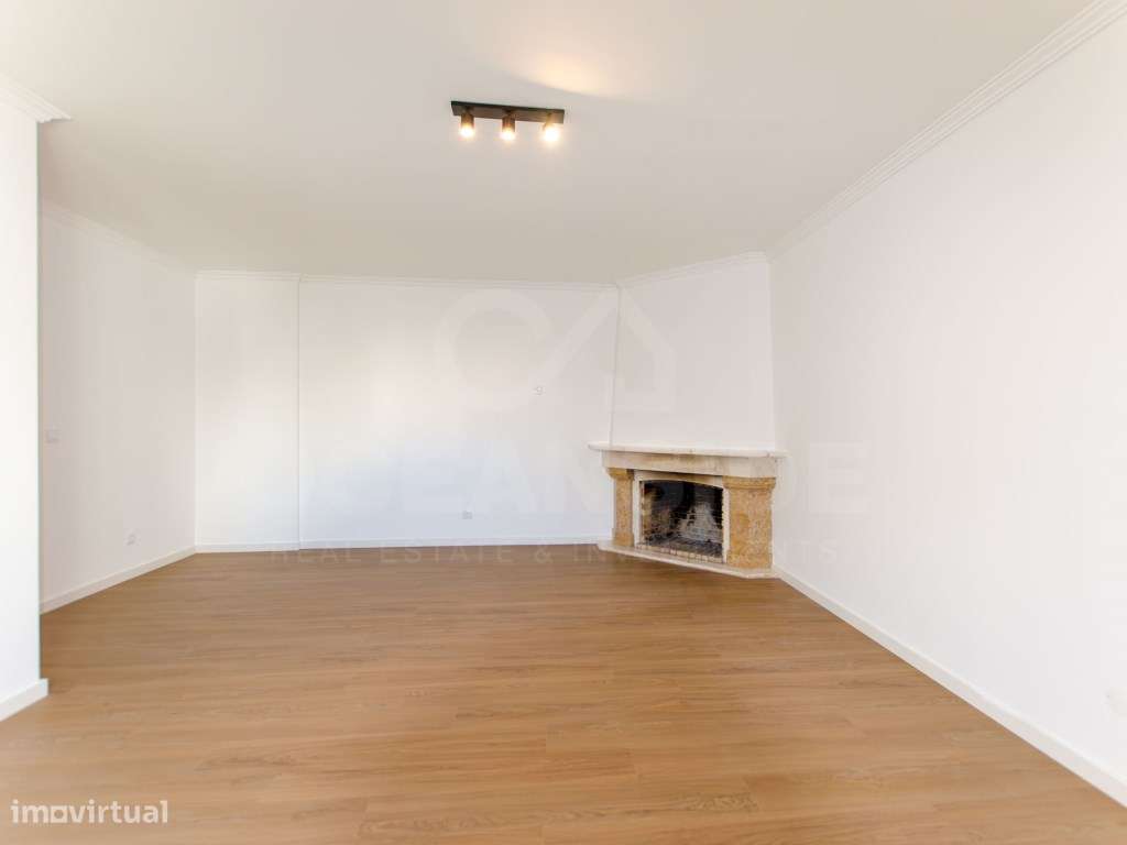 Apartamento T2 totalmente remodelado, com lareira e arrecadação-3