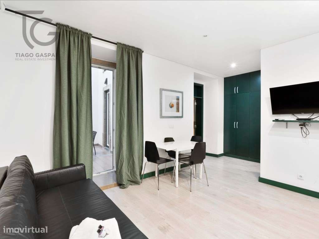 Prédio com 7 Unidades de AL e Loja em Lisboa-8