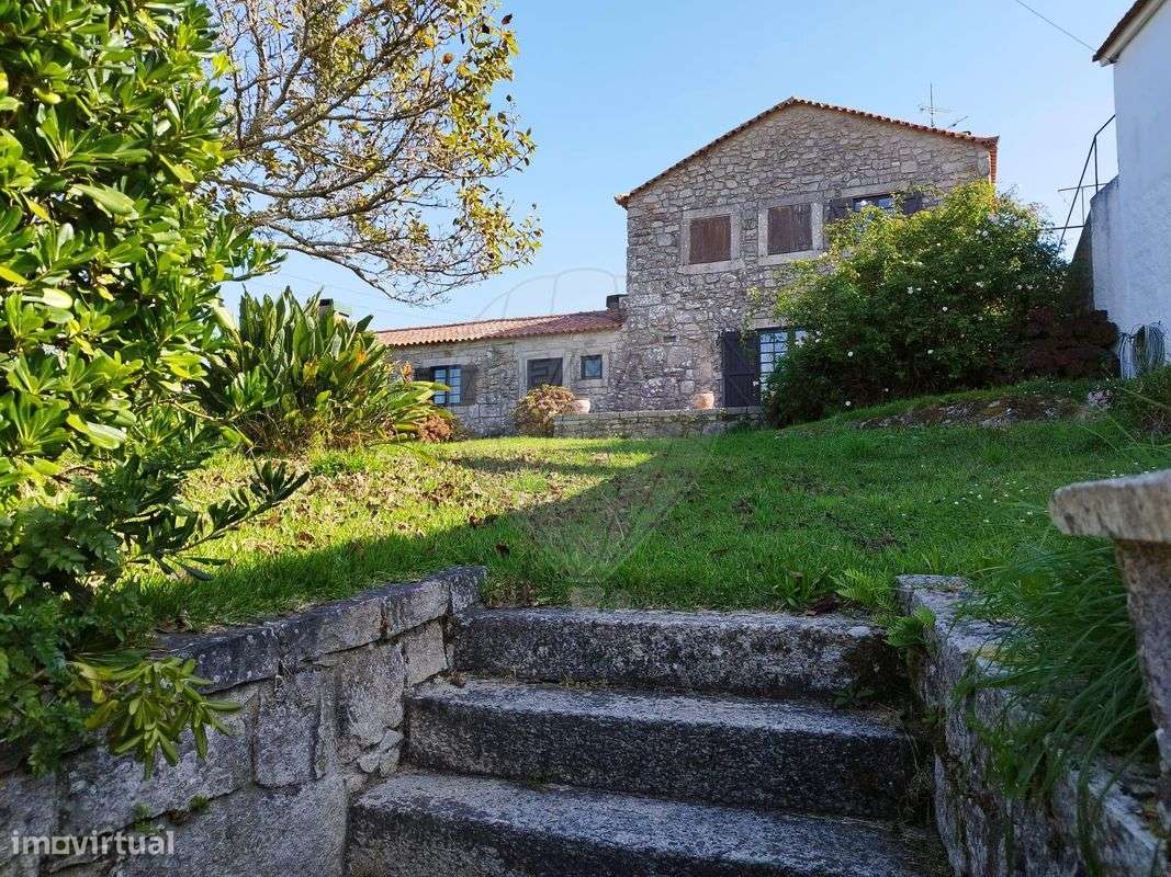 Moradia T6 para venda-7