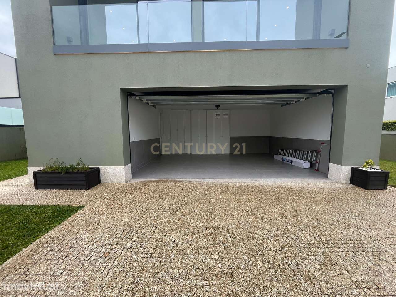 Moradia Contemporânea de Luxo em Azurara | Elegância, Privacidade e Di-42