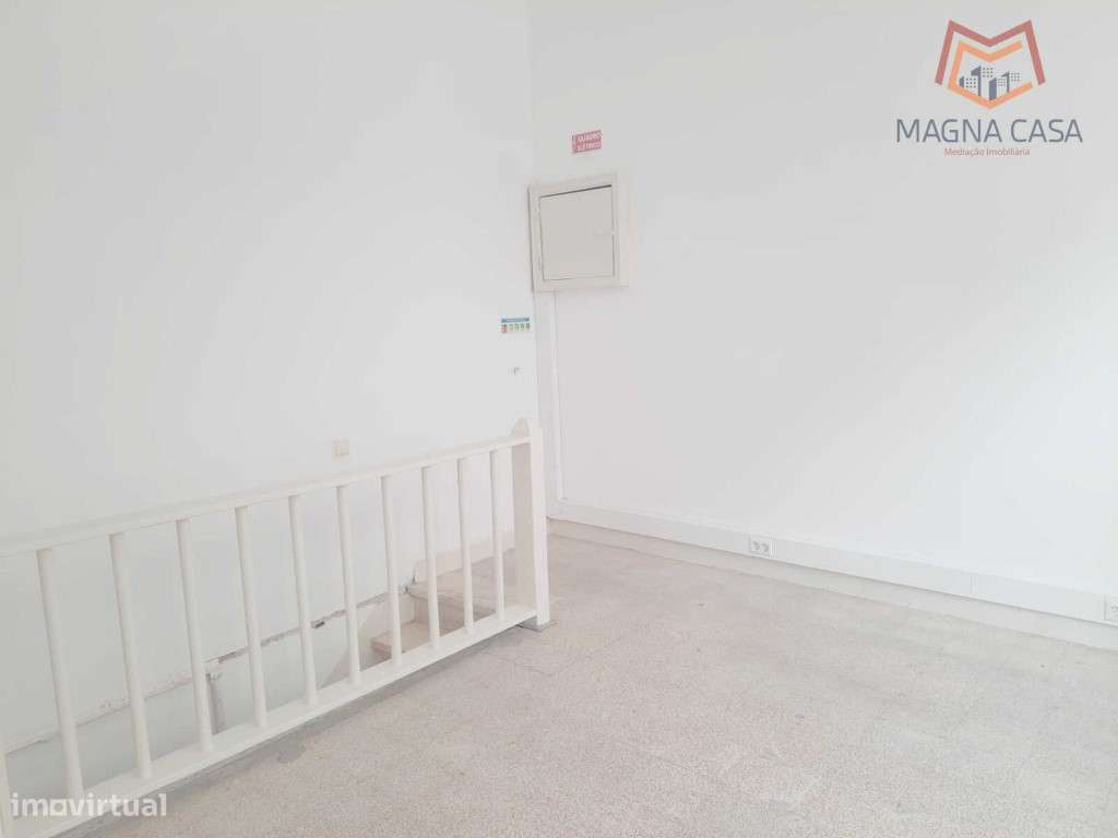 LOJA / ESPAÇO COMERCIAL (toda remodelada), Multifunções, para VENDA... - Grande imagem: 2/20