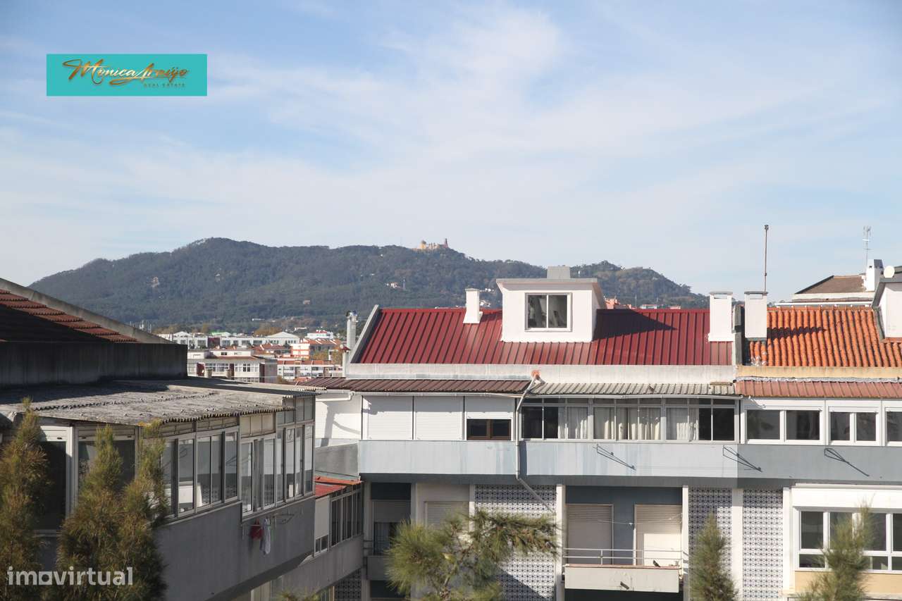 Iluminado apartamento T4, com vista panorâmica em Rio de Mouro-12
