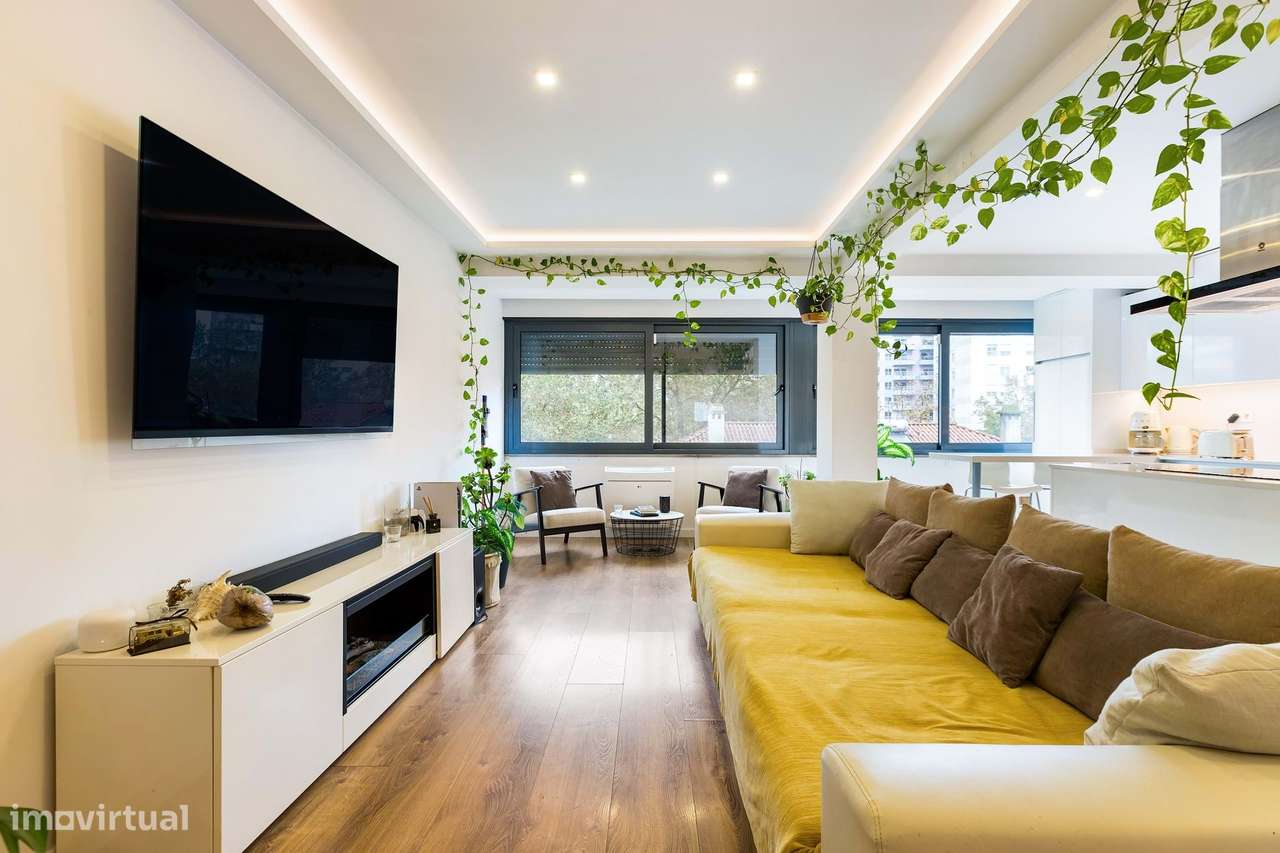 Moradia T4/5 com Piscina no Bairro de Santa Cruz – Benfica, Lisboa-5