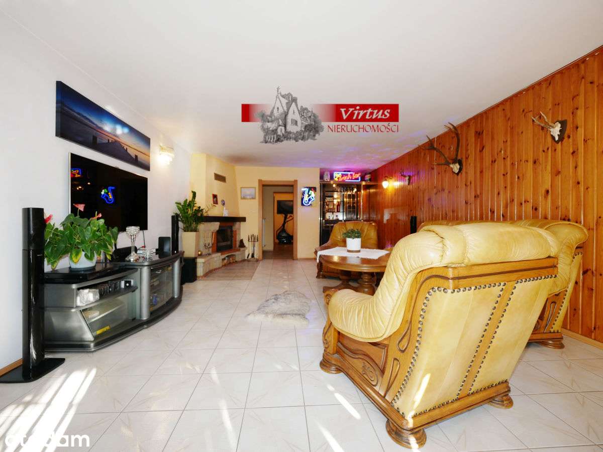 dome przy ścianie lasu-3