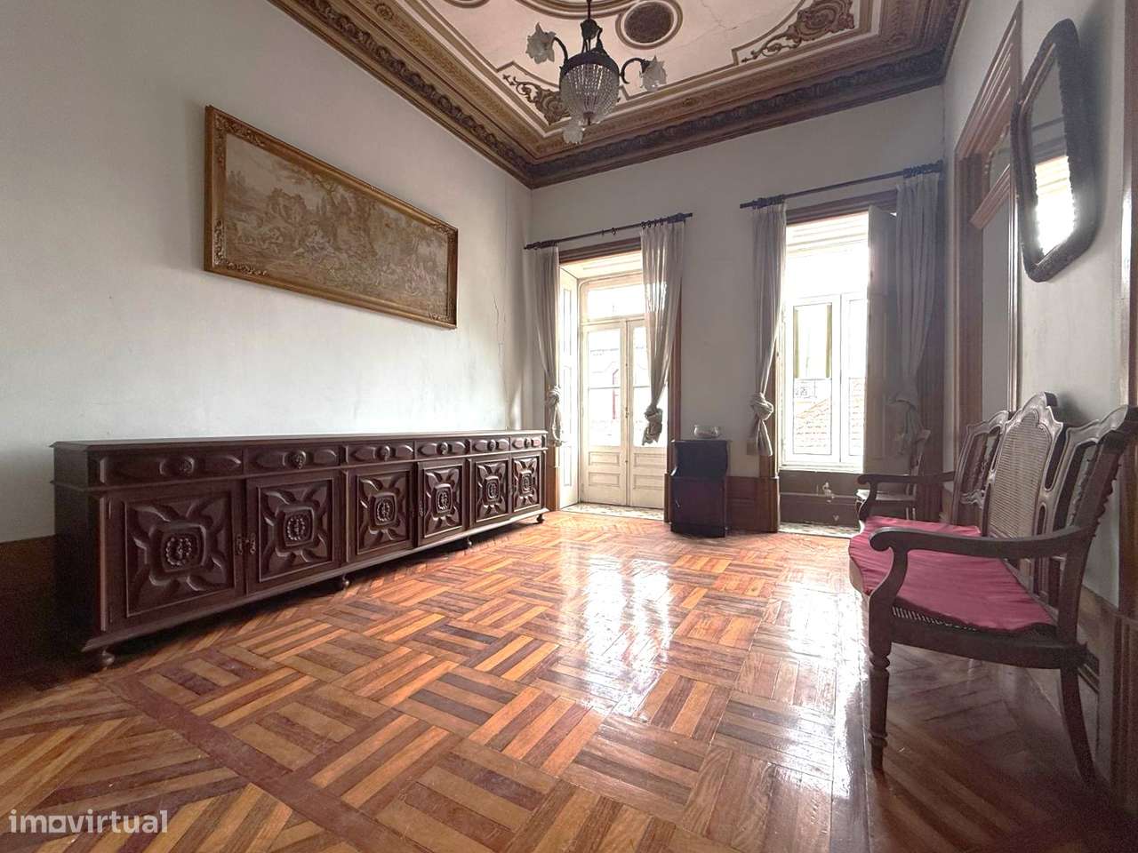 Moradia de Traça Apalaçada com Lojas  no Centro Histórico de Ovar - Grande imagem: 2/57