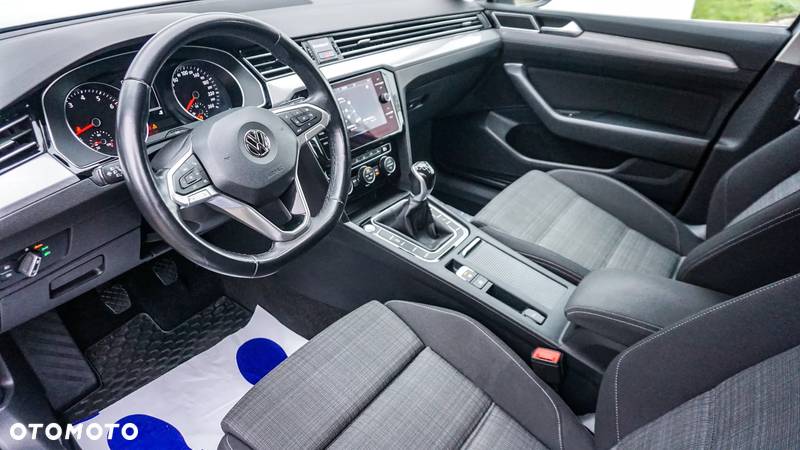 Volkswagen Passat 1.5 TSI EVO Business - 6