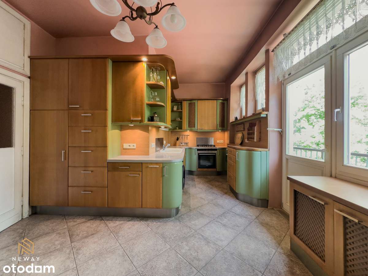 Apartament w modernistycznej kamienicy z balkonem-12