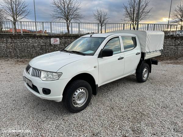 Mitsubishi L200 2.5 DI-D CD Invite 4WD - 5