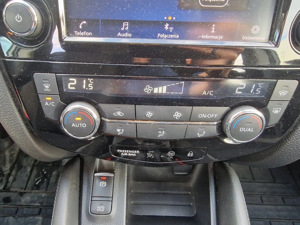 Kamera Cofania / Podgrzewane Fotele / Podgrzewana Przednia Szyba