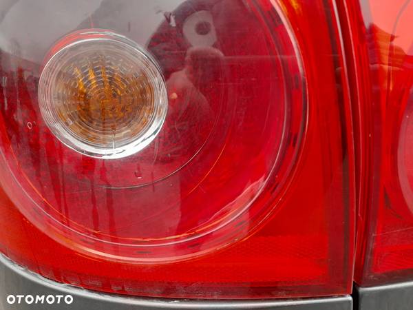 VW GOLF V LAMPA LEWY TYŁ LEWA TYLNIA BŁOTNIK Z BŁOTNIKA - 6