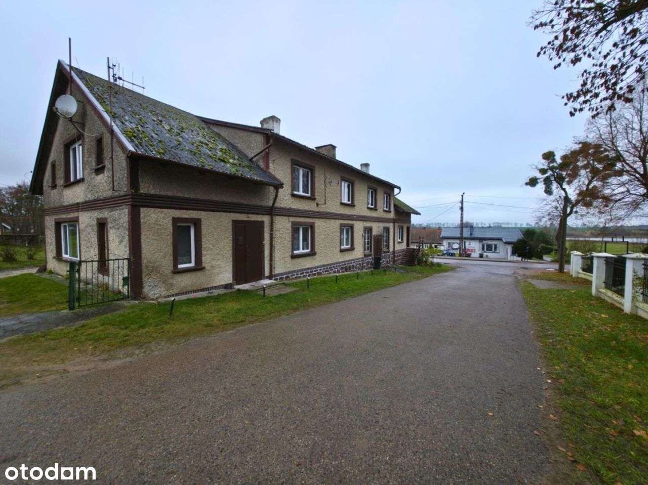 Dom z historią i ogromnym potencjałem!-12