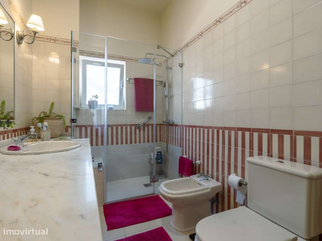 Apartamento T4 Duplex na Parede-23