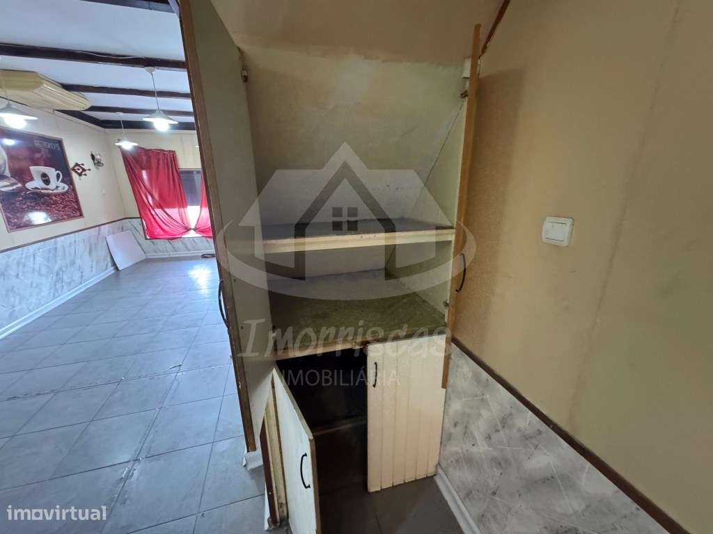 Loja para venda, situada na Rua 1.° de maio, Cabo de Vialonga - Grande imagem: 5/20