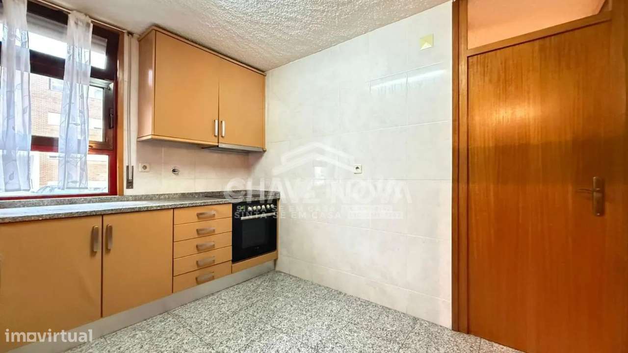 Apartamento T3 duplex, com G -box, em Montes burgos-Sª da Hora - Grande imagem: 3/22