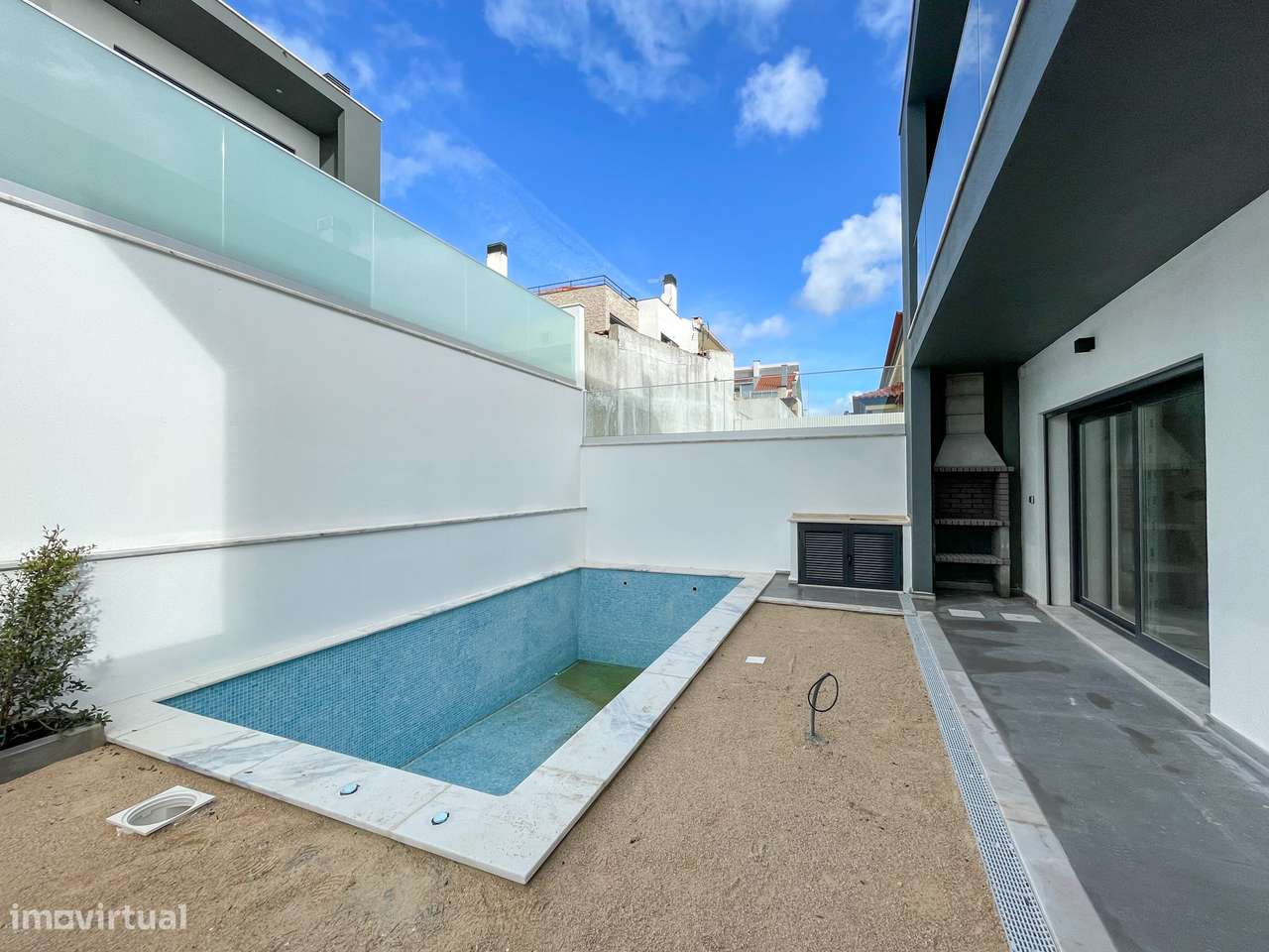 Moradia T4 com Piscina - Santa Iria de Azoia (Bairro da Salvação)-7