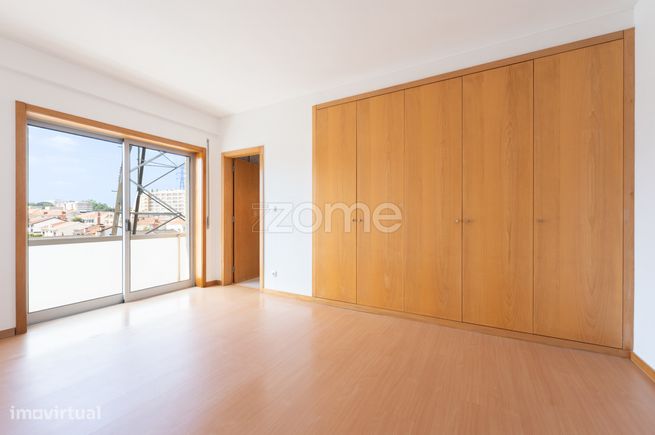 Apartamento T3 com duas varandas, garagem e arrumos, Maia-26