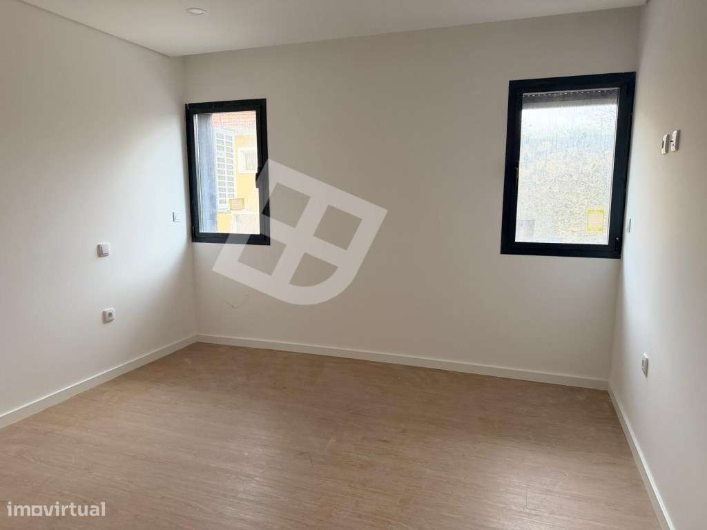 Apartamento T2 com terraço - Esgueira-17