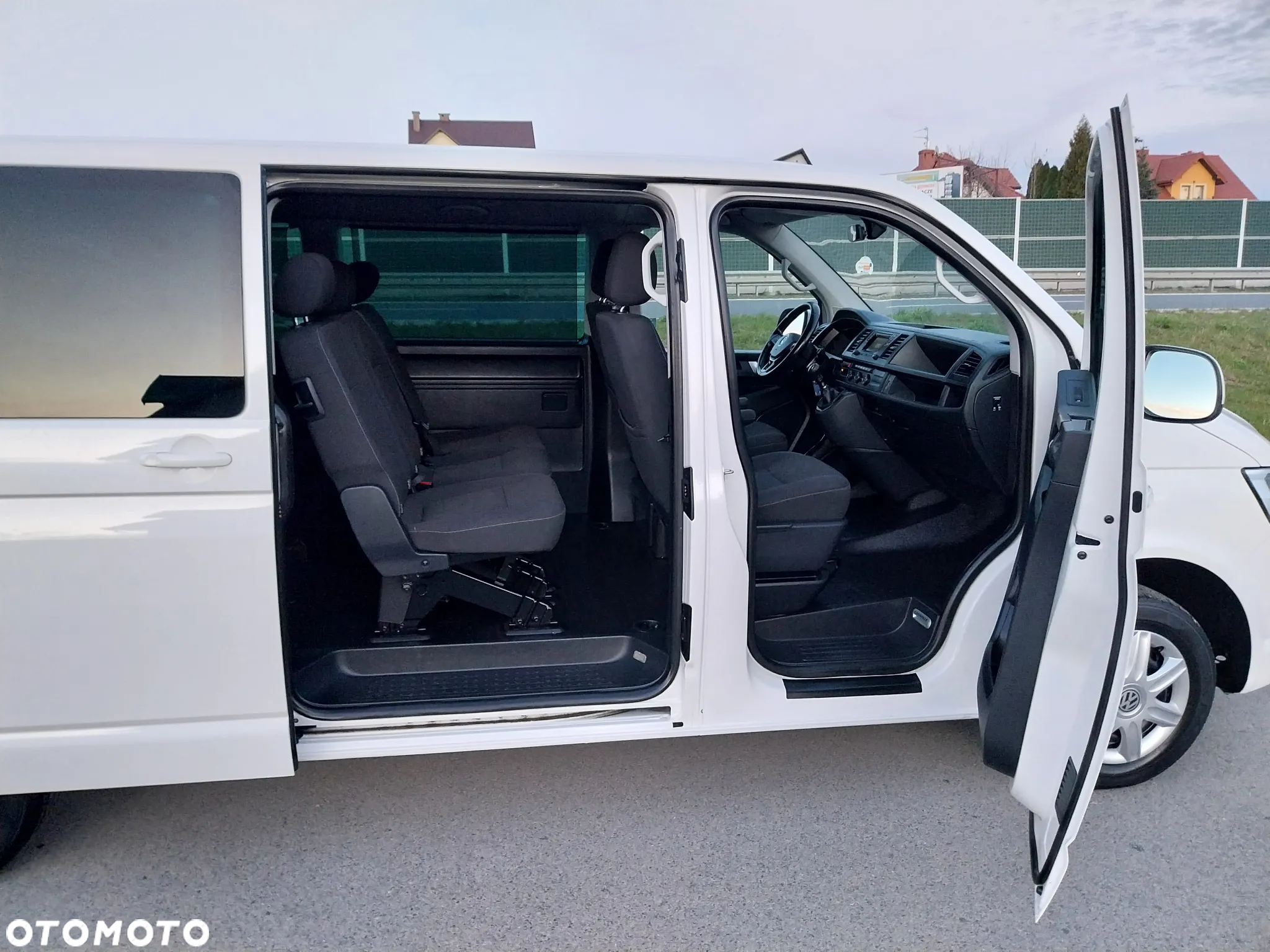 Volkswagen Caravelle 2.0 TDI L2 Comfortline - 18