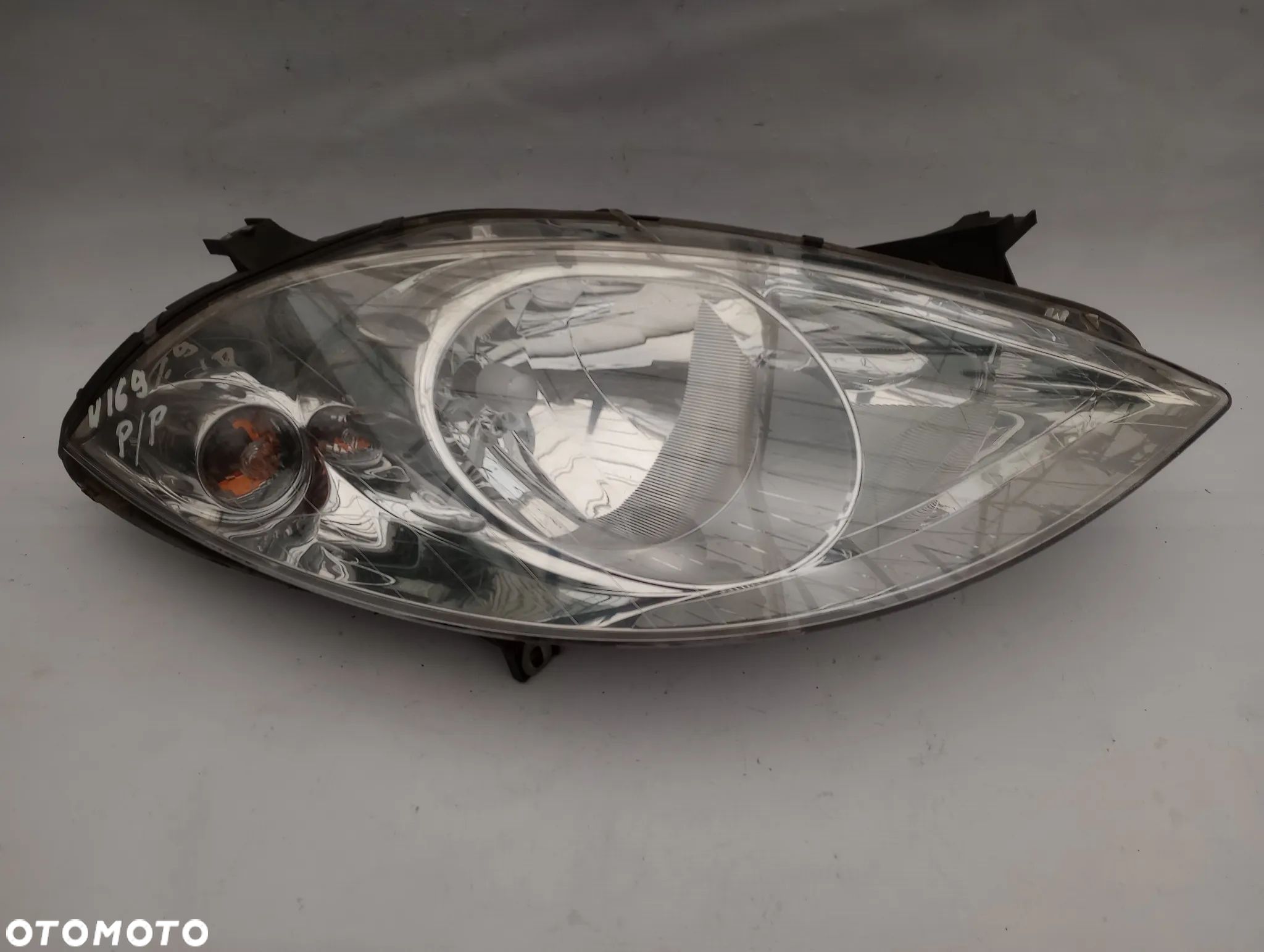 Lampa Przednia Prawy Przód P.P. Mercedes W169 A1698200261 - 1