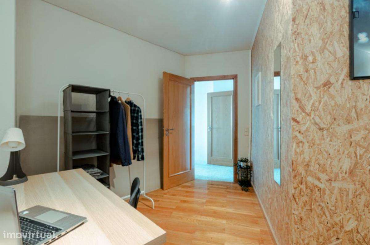 Quarto - localizado em Cedofeita Porto - Grande imagem: 5/7