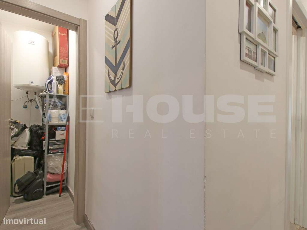 Apartamento T2 Renovado com Varanda - Excelente Localização ( Estaç...-11