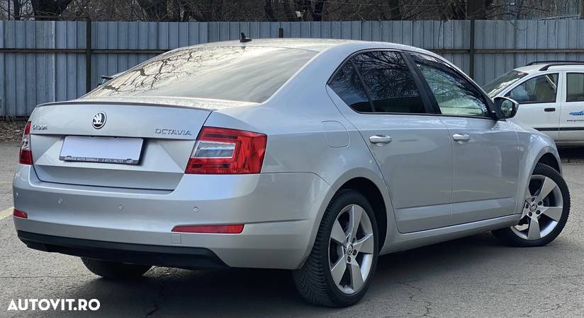 Skoda Octavia 1.6 TDI DSG Ambition - 4