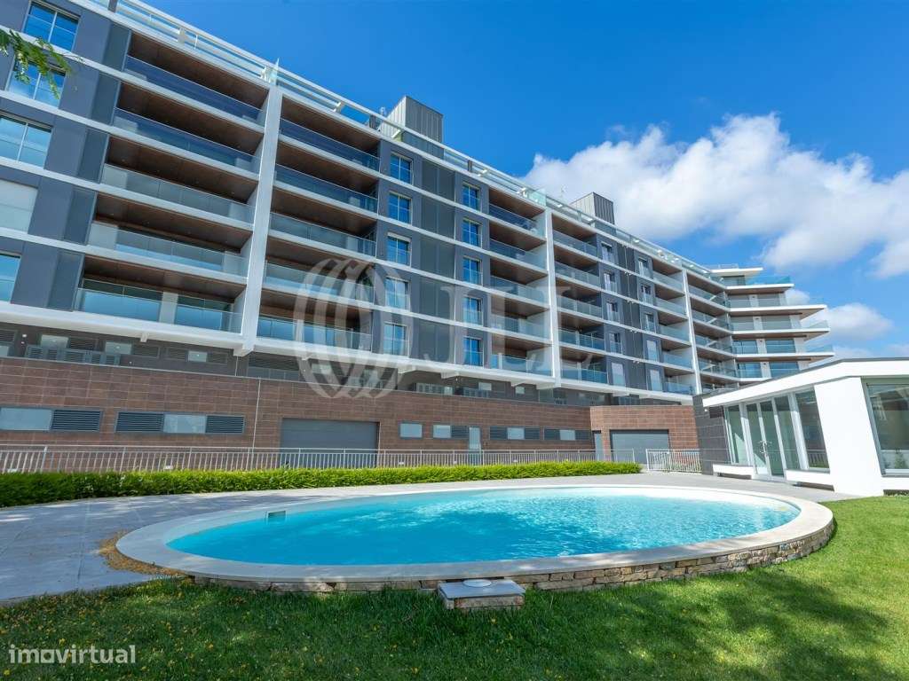 Apartamento T3 com varanda e garagem em Algés Oeiras-18