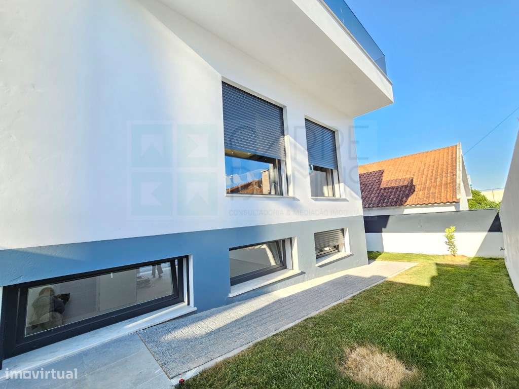 Moradia nova T4, com piscina, em Alverca, Vila Franca de Xira, Lisboa-33