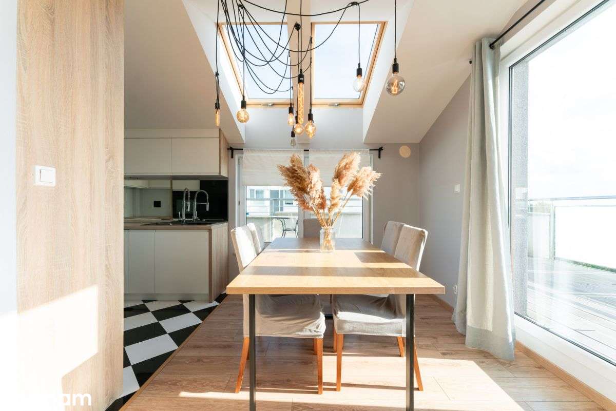 Przestronne 3-pokojowe mieszkanie z tarasem 20 m²-1