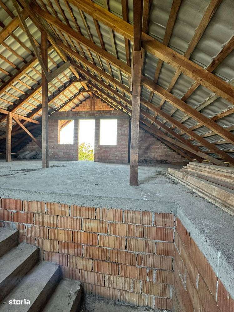 Casă la Roșu P+1+M în Decebal - 3 Dormitoare, 2 Băi, 195 mp Utili - Imagine principală: 4/10