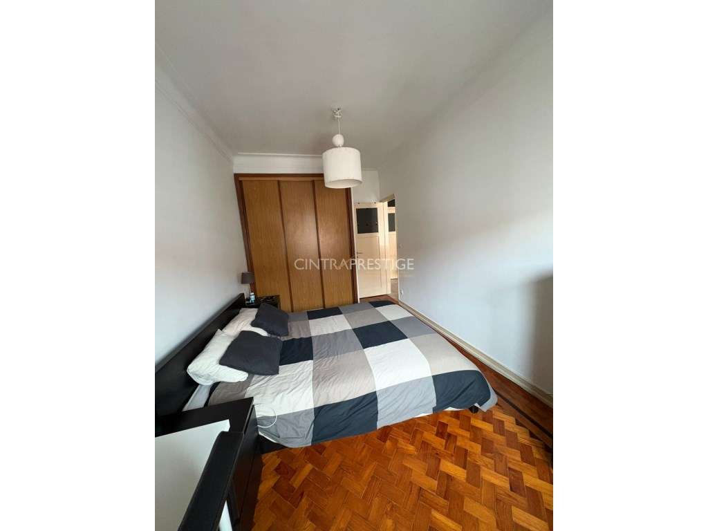 Apartamento T2 Remodelado com Varanda - Odivelas-Olival de Basto-11