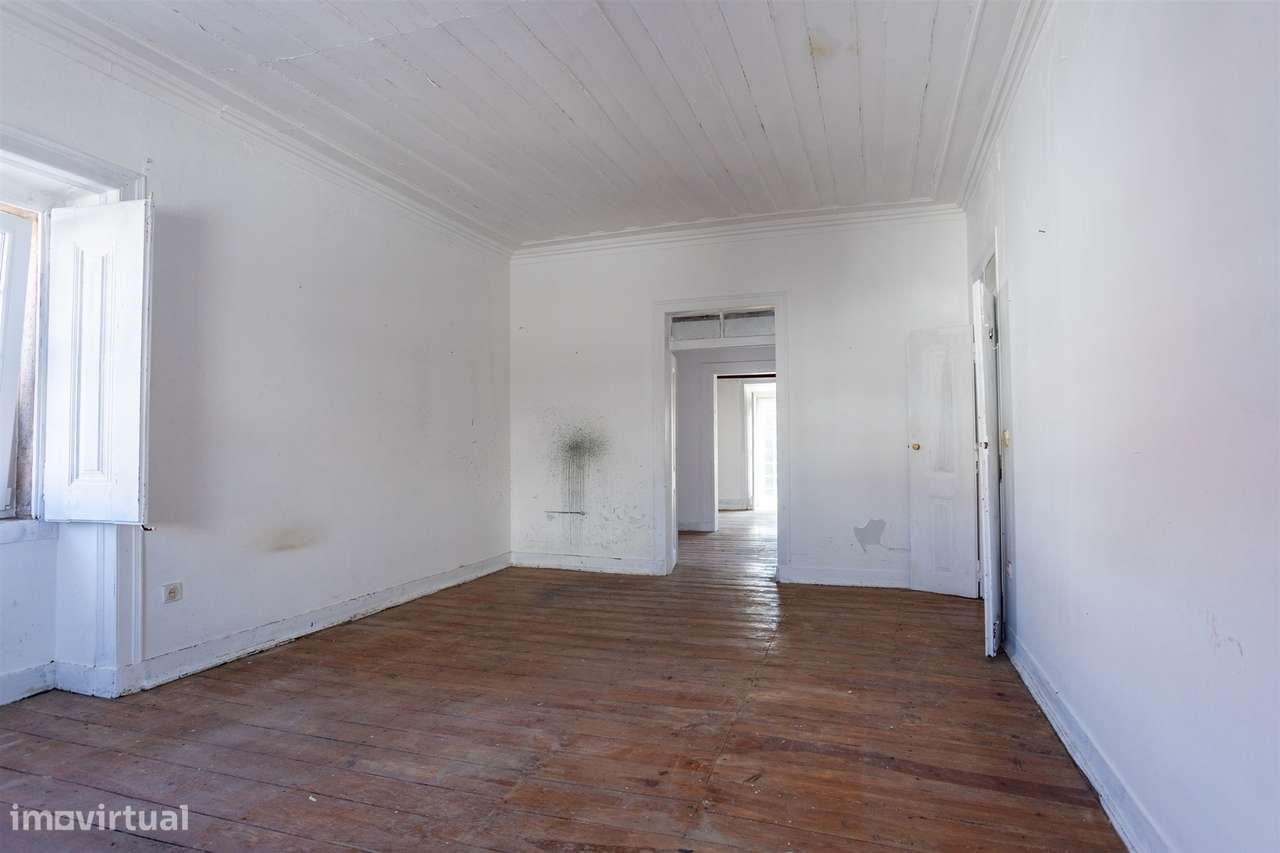 Moradia histórica T6 com piscina e anexo – centro de Salvaterra de Mag-13