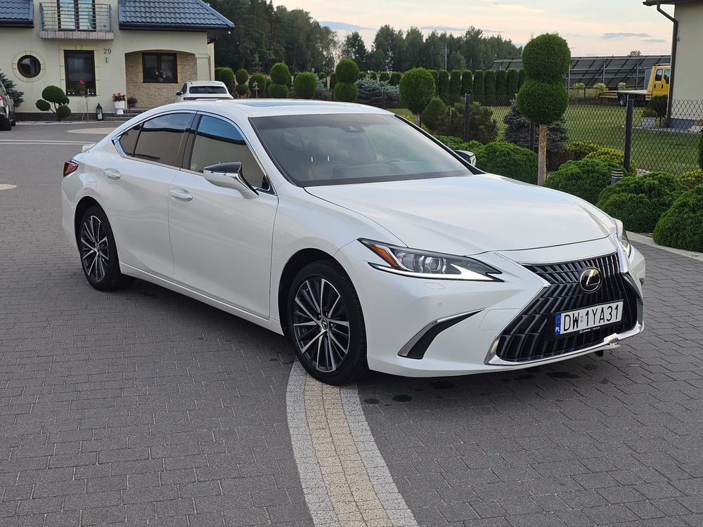 Lexus ES 300h Business Edition 2023